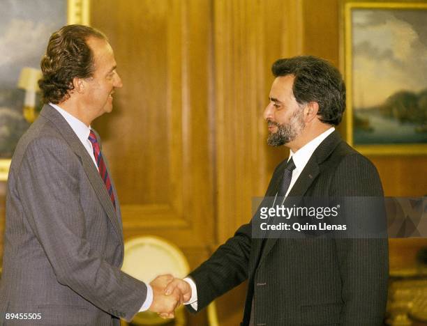Julio Anguita greets to Juan Carlos I, king of Spain