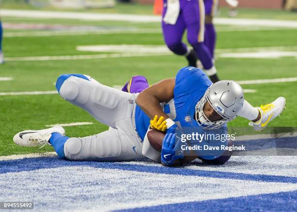 Darren Fells of the Detroit Lions appears to score a touchdown over Tramaine Brock of the Minnesota Vikings that was later overturned on a review...