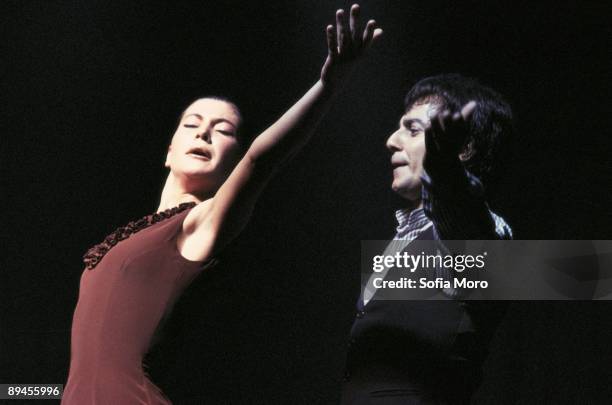 Sara Baras, flamenco dancer Dancing next to a dancer