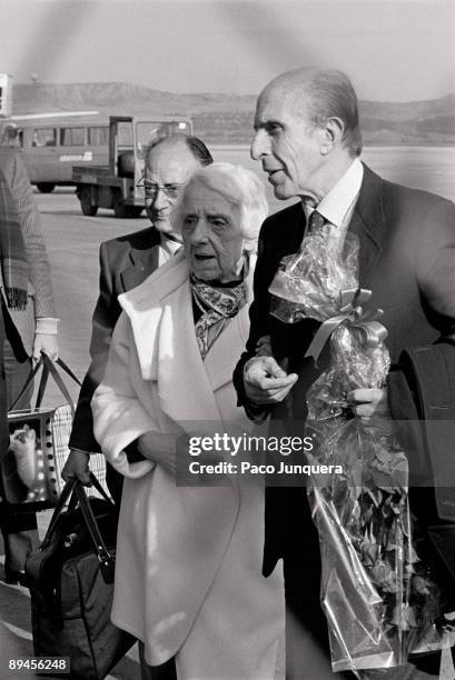 Maria Zambrano returns to Spain The writer and philosopher comes back from her exile in the USA is received by Jaime Salinas, general director of the...