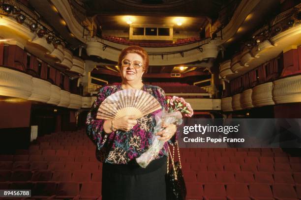 Florinda Chico, actress In a theatre, with a fan and a bouquet of flowers