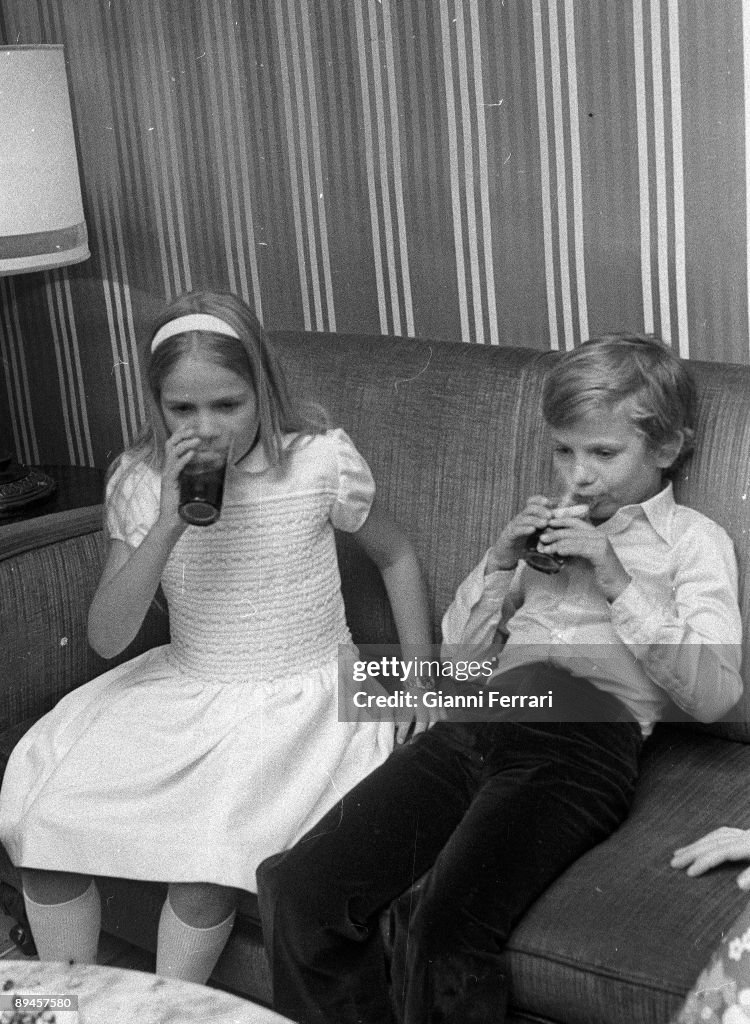 1975. Zarzuela Palace, Madrid, Spain. The prince Felipe and the infanta Cristina drinking coke.