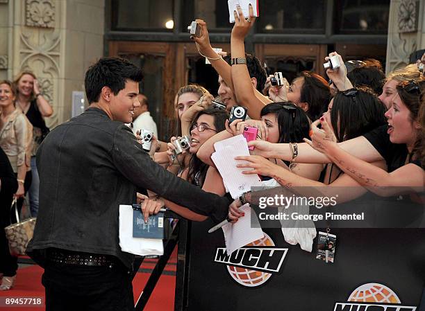 Taylor Lautner arrives on the red carpet of the 20th Annual MuchMusic Video Awards at the MuchMusic HQ on June 21, 2009 in Toronto, Canada.