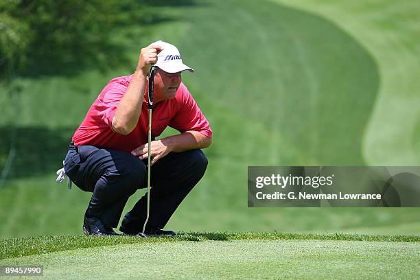 Tom Purtzer lines up a putt during the final round of the Principal Charity Classic on June 1, 2008 at Glen Oaks Country Club in West Des Moines,...