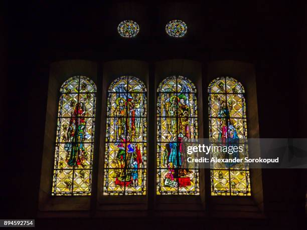 beautiful leaded pane in old medieval cathedral, bretagne, france - saint malo stockfoto's en -beelden