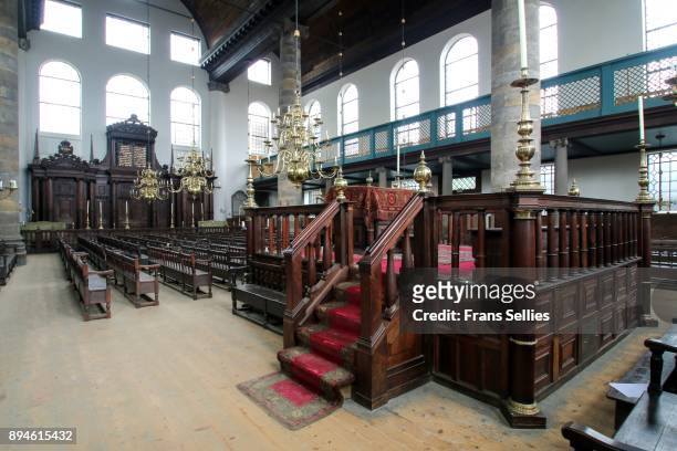 interior of the portuguese sephardic synagogue of amsterdam, the netherlands - cultura portoghese foto e immagini stock