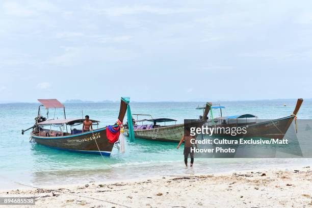 longtail boats by shoreline, phang ngaun, chanthaburi, thailand, asia - chanthaburi sea bildbanksfoton och bilder