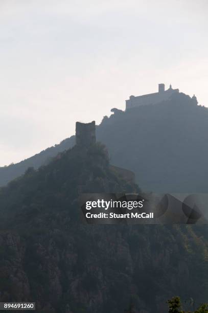 monte cassino monastery high atop rocky hill - cassino stock-fotos und bilder