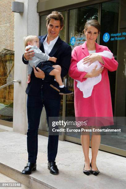 Venezuelan singer Carlos Baute, her wife Astrid Klisans and their son Markus Baute present their newborn child Liene Baute on December 15, 2017 in...