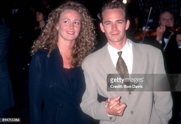 American actor Luke Perry poses for a portrait with his wife Minnie Sharp at the 1995 World Music Awards on May 3, 1995 in Monte Carlo, Monaco.