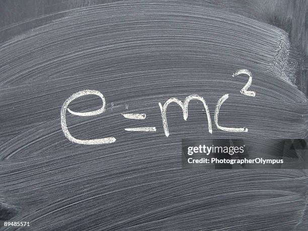 einstein's equation of relativity on blackboard - albert einstein photo stockfoto's en -beelden