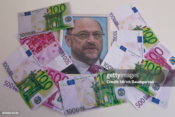 Want to be Minister of Finance! The photo shows a framed Schulz portrait, surrounded by euro banknotes.