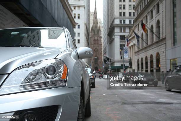 wall street, low angle view - parked car stockfoto's en -beelden