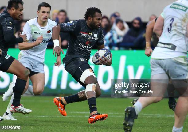 Alivereti Raka of Clermont during the European Rugby Champions Cup match between ASM Clermont Auvergne and Saracens at Stade Marcel Michelin on...