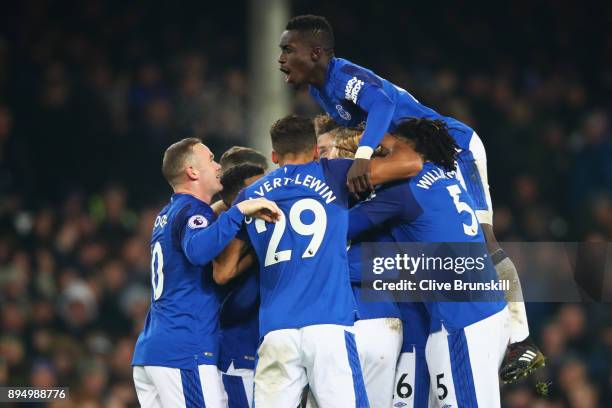 Idrissa Gueye of Everton and team mates congratulate Gylfi Sigurdsson of Everton as he scores their second goal during the Premier League match...