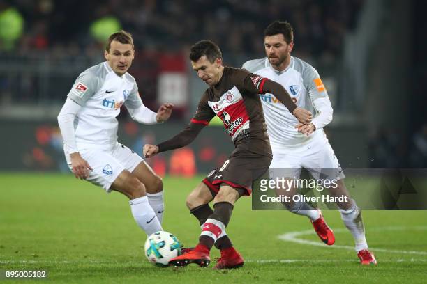 Waldemar Sobota of Pauli and Robert Tesche of Bochum compete for the ball during the Second Bundesliga match between FC St. Pauli and VfL Bochum 1848...