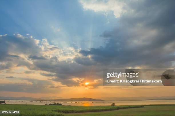 sunset at kraseaw dam, suphan buri province, thailand. - suphan buri province stock-fotos und bilder