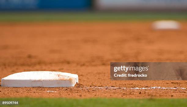 ground level view of a base on the baseball field - base sports equipment 個照片及圖片檔