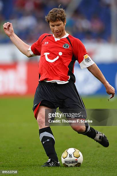 Michael Tarnat of Hannover runs with the ball during the pre season friendly match of Hannover 96 and Arsenal at the AWD Arena on July 29, 2009 in...