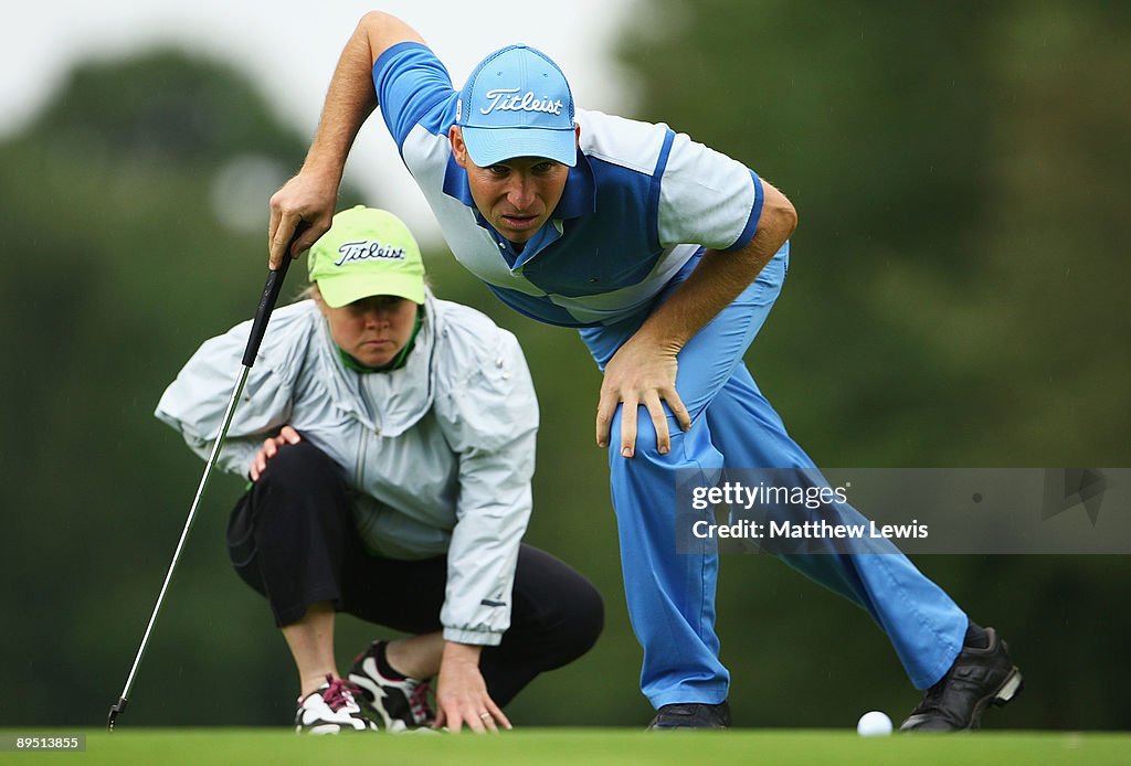 Stuart Lunn Stuart Lunn-Walker of Rayleigh Golf Range lines up a putt with his ...
