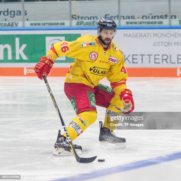 Kevin Marshall of Duesseldorfer EG controls the ball during the DEL match between Augsburger Panther and Duesseldorfer EG on December 15, 2017 in...