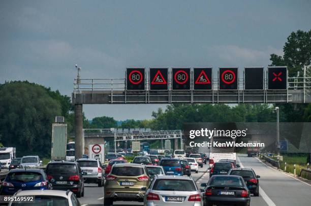 traffico pesante dell'autostrada - autobahn foto e immagini stock