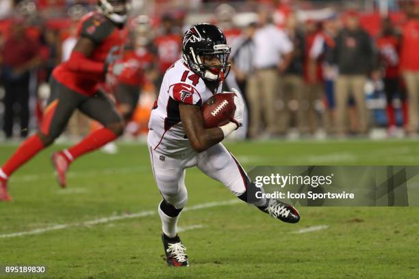 Atlanta Falcons wide receiver Justin Hardy catches a pass in the first quarter of the NFL game between the Atlanta Falcons and Tampa Bay Buccaneers...