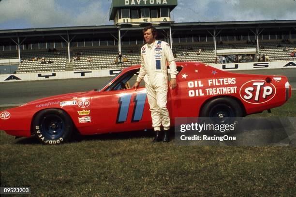 Buddy Baker made his first start for the new Petty Enterprises two-car STP team in the '72 Daytona 500, but crashed out early.