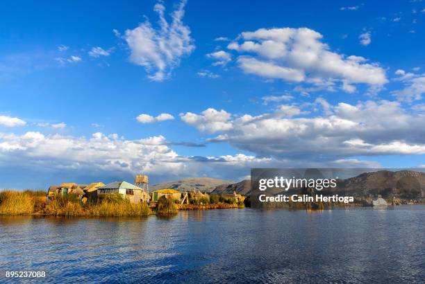 view of uru people islands on lake titicaca - uros inseln stock-fotos und bilder