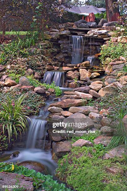 garden waterfall long exposure - charlotte long stockfoto's en -beelden