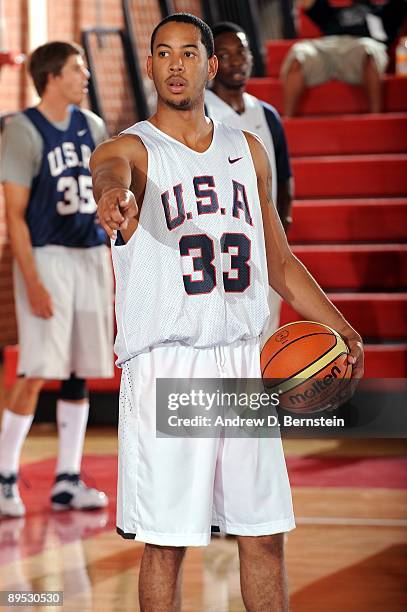 Devin Harris of the USA Men's National Basketball Team points during practice in mini-camp on July 24, 2009 at Valley High School in Las Vegas,...