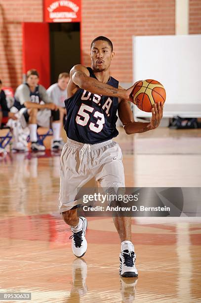 Derrick Rose of the USA Men's National Basketball Team looks to pass during mini-camp on July 24, 2009 at Valley High School in Las Vegas, Nevada....