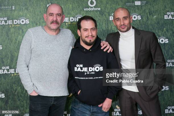 Spanish actors Karra Elejalde, Juan Manuel Montilla 'El Langui' and Alain Hernandez attend the 'Que Baje Dios Y Lo Vea' photocall at Urso Hotel on...