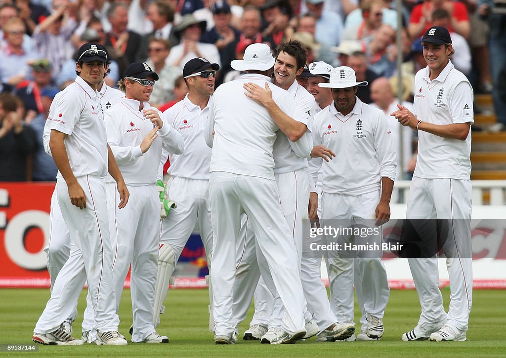 England v Australia - npower 3rd Ashes Test: Day Two