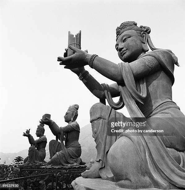 buddhistic statues - mosteiro de po lin imagens e fotografias de stock