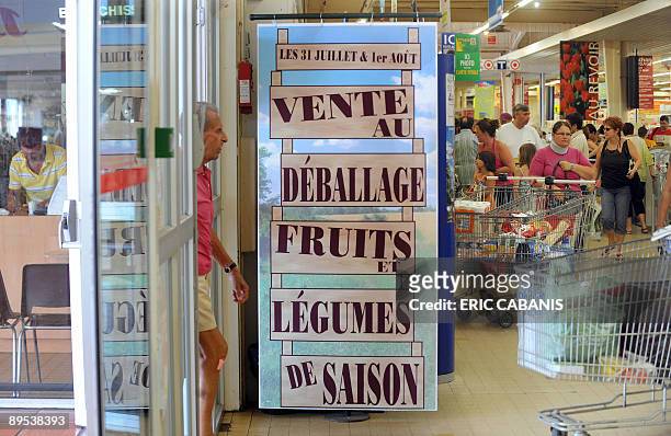 Une affiche annonce une "vente au déballage", le 31 juillet 2009 à l'entrée d'une grande surface à Montauban. Créée par un arrêté du ministère de...