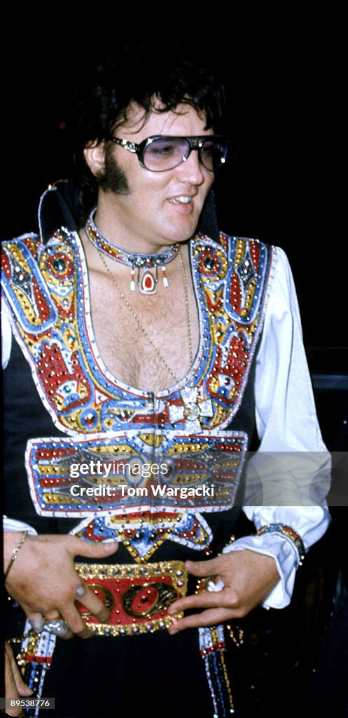 Elvis Presley Arrives At Hotel After Concert - July 28, 1976
