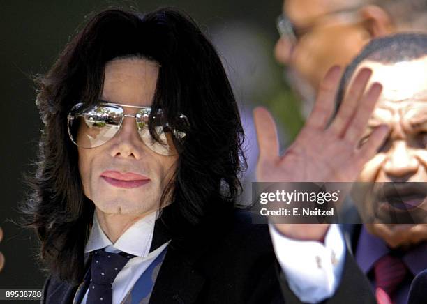 Pop superstar Michael Jackson waves at his supporters as he arrives at the Santa Barbara Superior Court in Santa Maria, California during the middle...