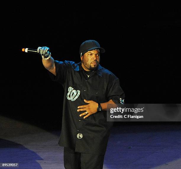 Ice Cube Rapper Standing Rapper Sean Paul Photos and Premium High Res Pictures - Getty Images
