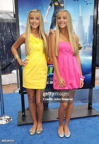 Actresses Milly Rosso and Becky Rosso arrive at the Los Angeles premiere of "Monsters vs. Aliens" at the Gibson Amphitheatre on March 22, 2009 in...