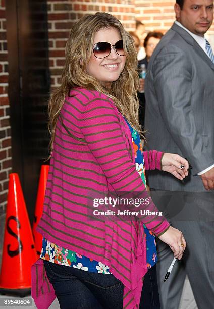 Singer Kelly Clarkson visits "Late Show With David Letterman" at the Ed Sullivan Theater on July 13, 2009 in New York City.