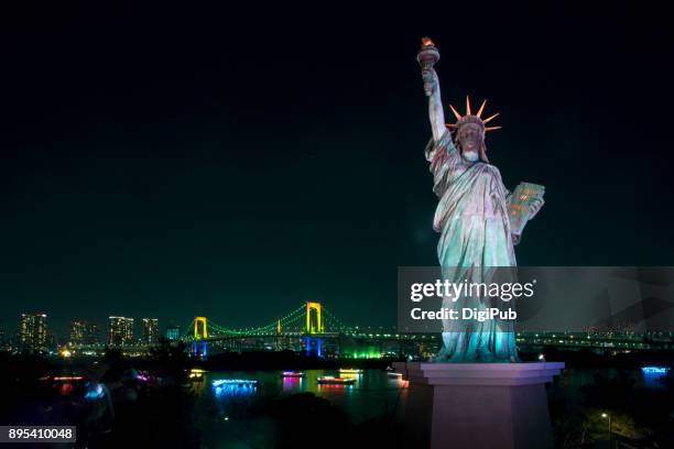 odaiba - replica statue of liberty odaiba stock pictures, royalty-free photos & images