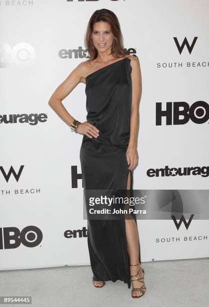 Actress Perrey Reeves attends the unveiling of the Entourage Bungalow at W South Beach on July 23, 2009 in Miami Beach, Florida.