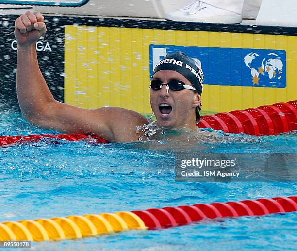 Aaron Peirsol of United States celebrates the gold medal in the Men's 200m Backstroke Final, during the 13th FINA World Championships at the Stadio...