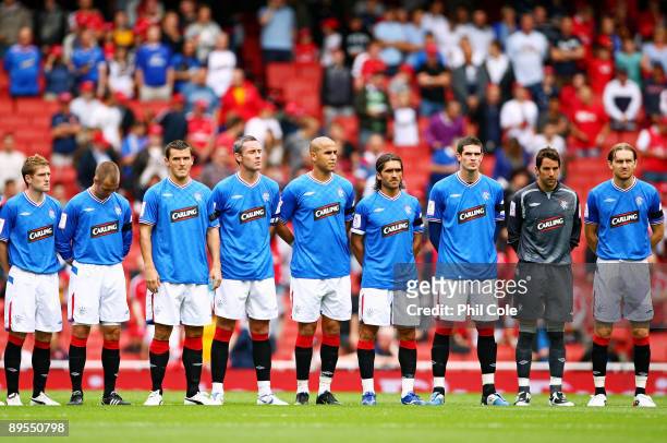 Rangers players line up during a minute's applause in remembrance of Sir Bobby Robson prior to the Emirates Cup match between Glasgow Rangers and...