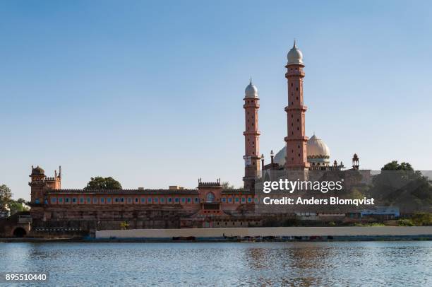 bhopal's taj-ul-masjid, the great mosque begun in 1877 by the city's third female ruler shah jahan begum. bhopal, madhya pradesh, india - bhopal stock pictures, royalty-free photos & images