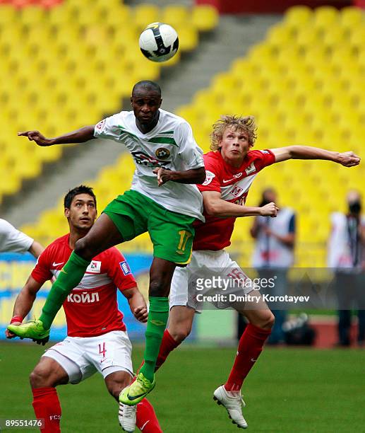 Yevgeni Makeyev and Malik Fathi of FC Spartak Moscow battles for the ball with Dramane Traore of FC Kuban Krasnodar during the Russian Football...
