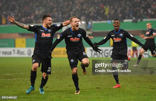 Ben Zolinski of Paderborn celebrates scoring his goal with Robin Krausse during the DFB Cup match between SC Paderborn and FC Ingolstadt at Benteler...