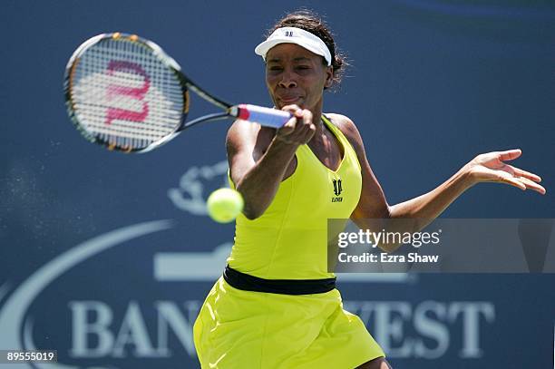 Venus Williams returns the ball to Elena Dementieva of Russia during their semifinal match on Day 6 of the Bank of the West Classic August 1, 2009 in...