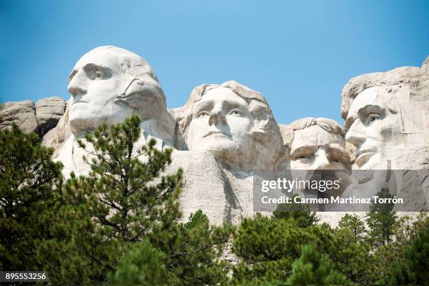 low angle view of mt rushmore national monument against clear sky - mt rushmore national monument imagens e fotografias de stock